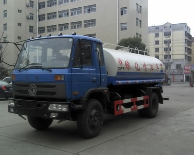 东风11吨洒水车 高效多功能的环境卫士